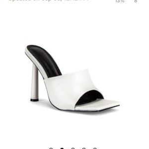 Superdown Cait Mule in White